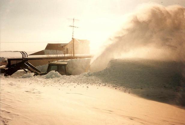 South Dakota blizzard 1997 huge snow drifts