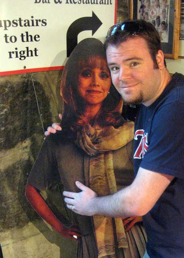 Ryan and Diane Chambers, Cheers bar in Boston