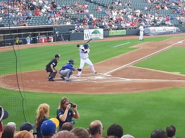 Manny Ramirez singles in his first-inning at-bat vs. former MLB'er Guillermo Moscoso.